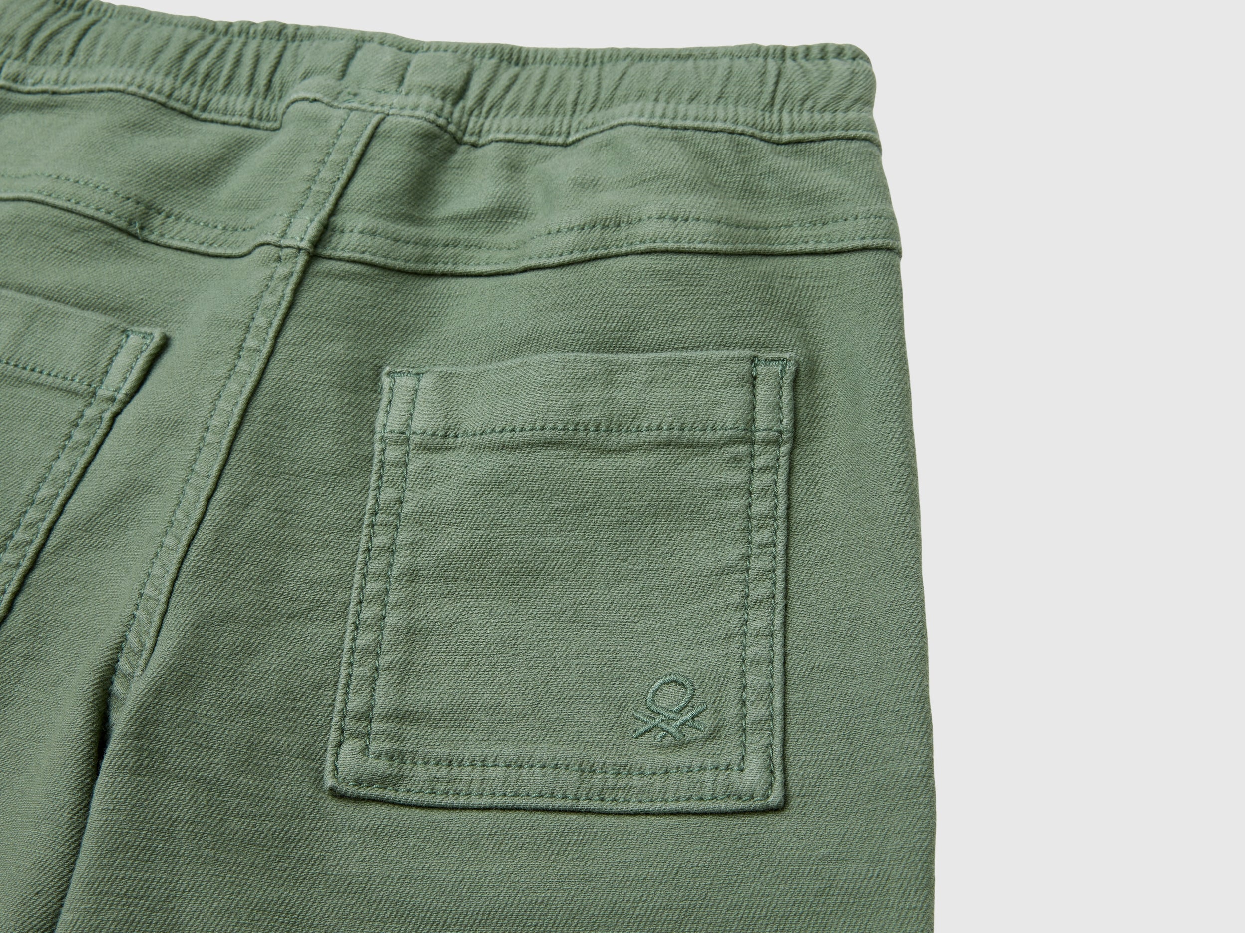 Joggers em mistura de algodão com cordão de ajuste - ucb_image_DS1