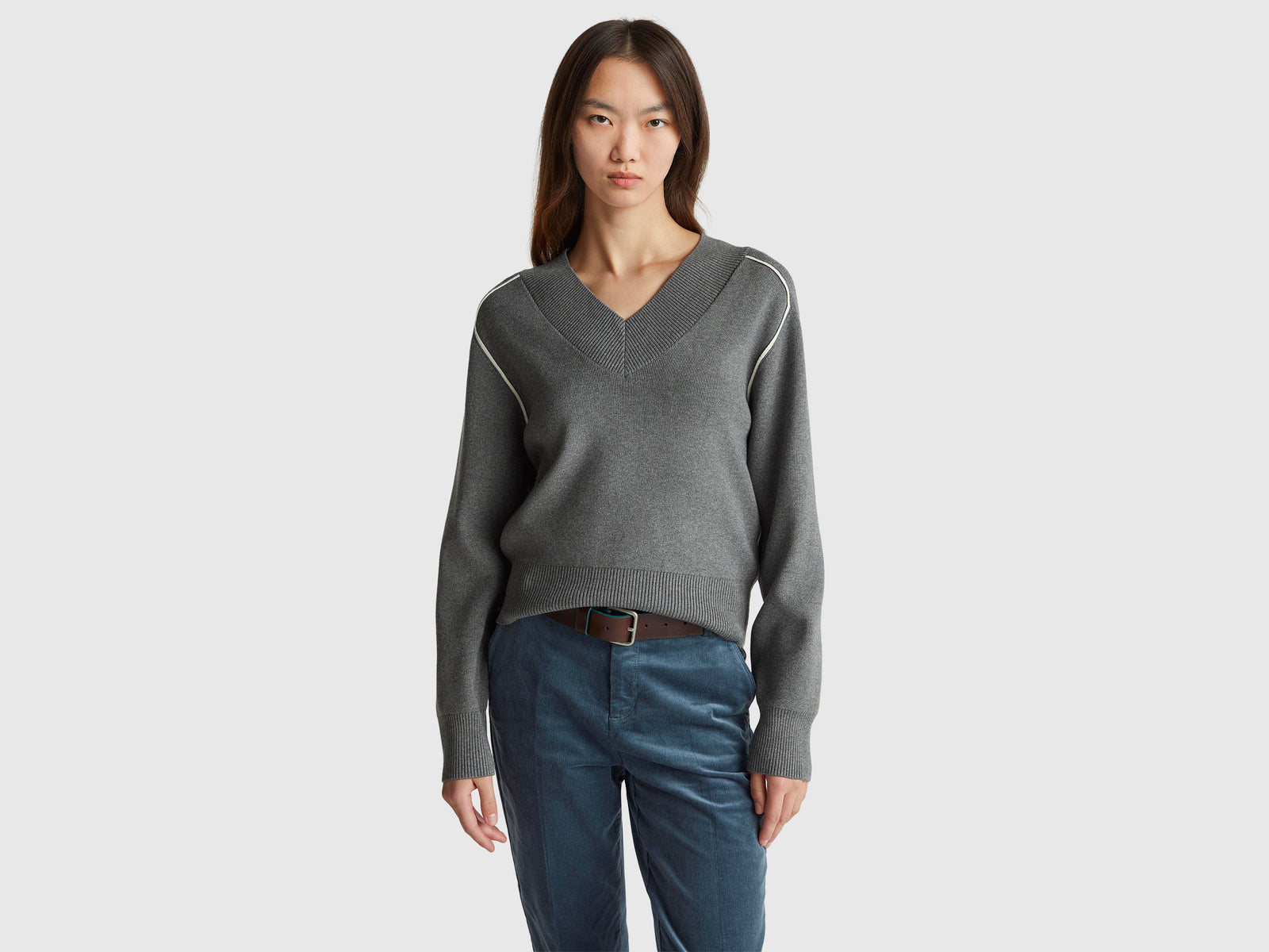 Camisola boxy fit com decote em V - ucb_image_F