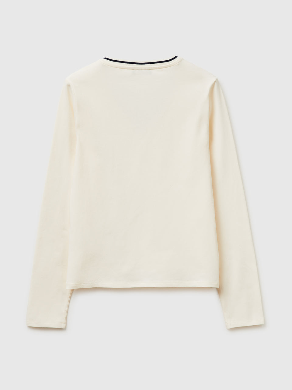 T-shirt ajustada com decote em V - ucb_image_BS