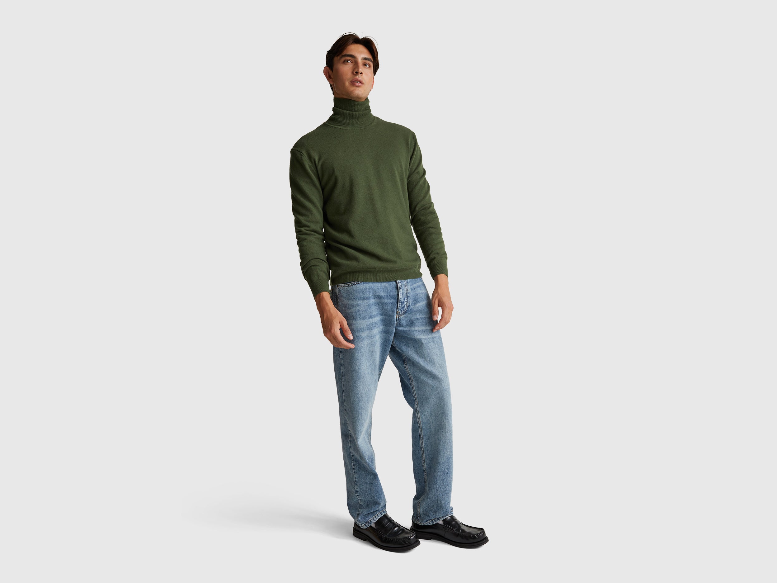 Camisola de gola alta verde-oliva em pura lã Merino - ucb_image_FY