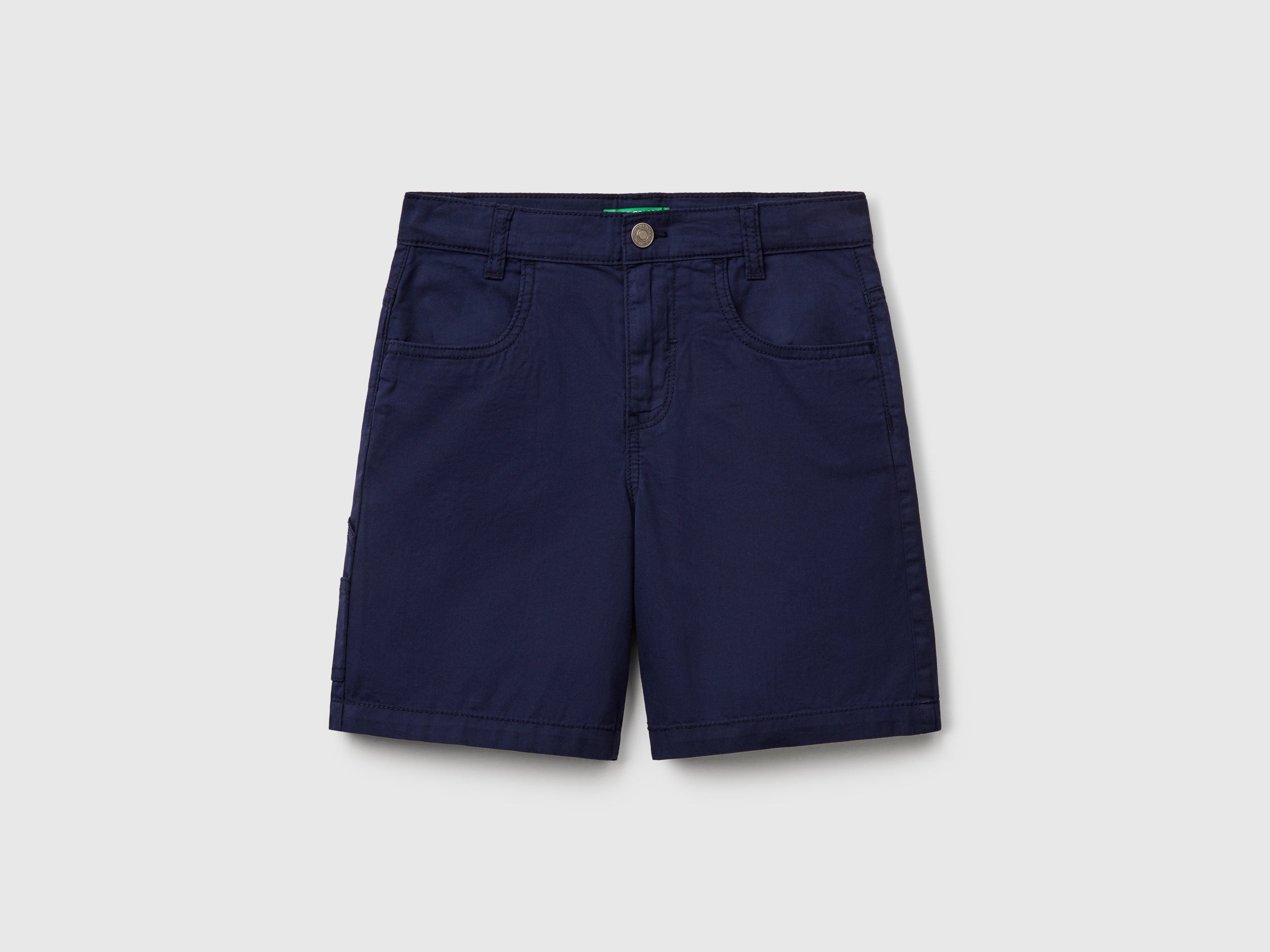 Lightweight Bermuda shorts with pockets - ucb_image_FS