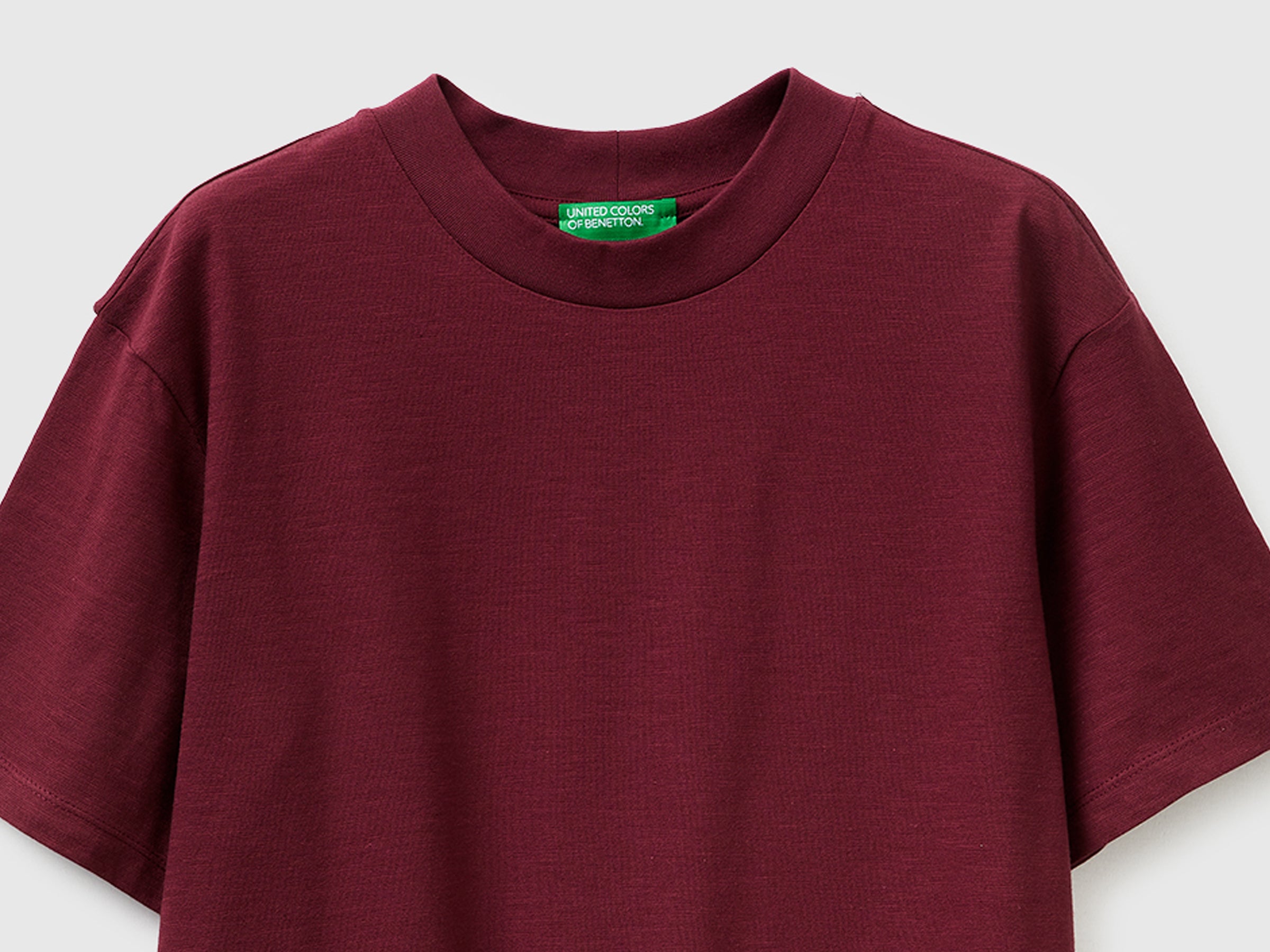 Crew neck t-shirt in lightweight cotton - ucb_image_DS1