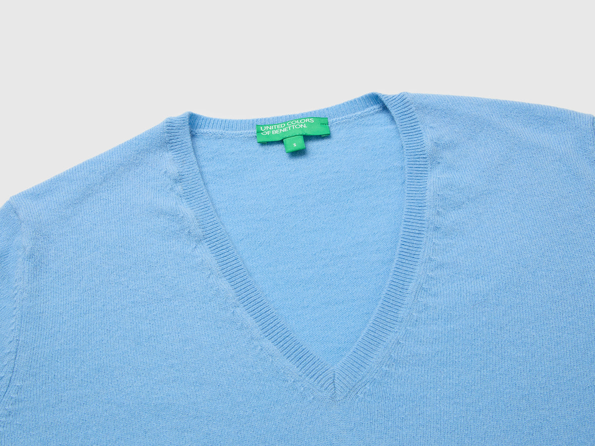 Camisola decote em V azul-claro em pura lã Merino - ucb_image_DS1