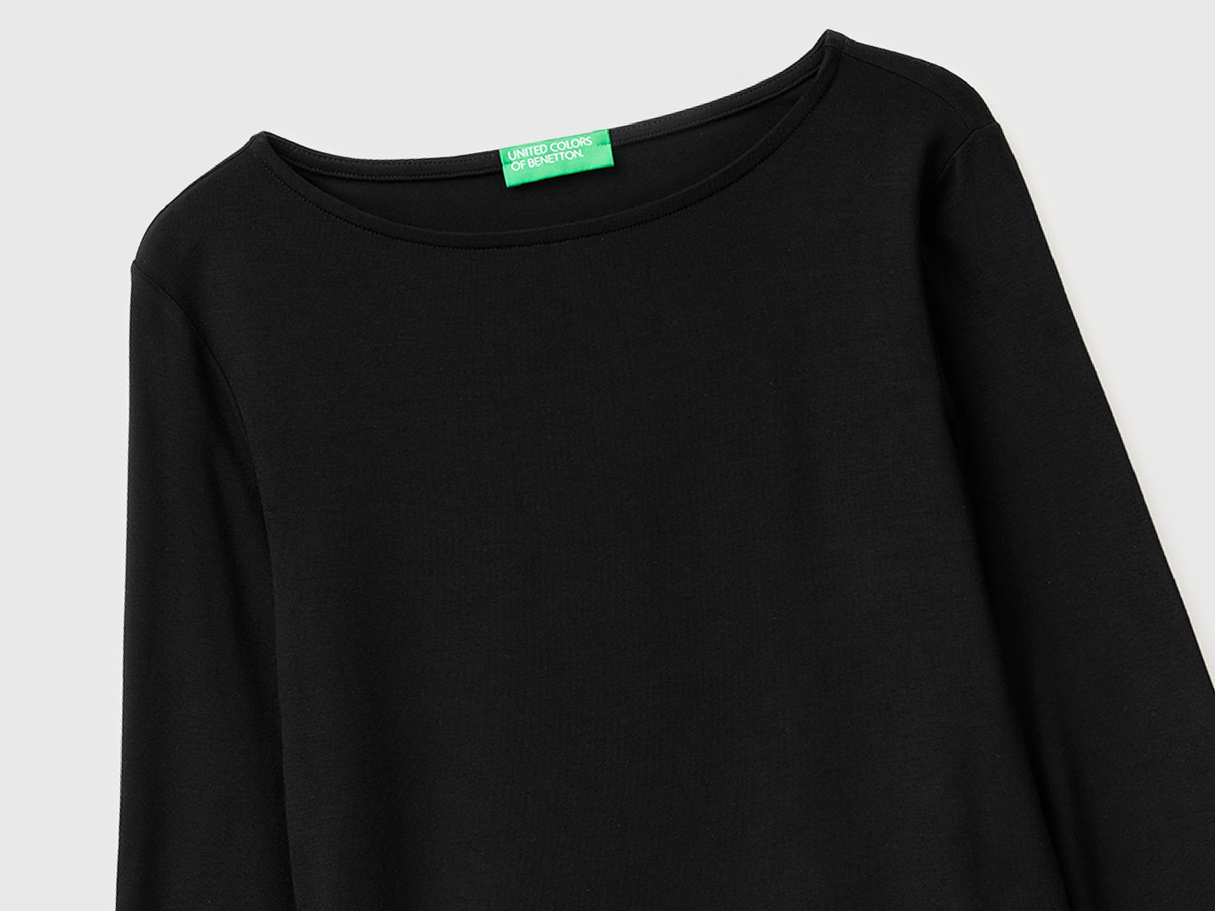 Boat-neck T-shirt - ucb_image_DS1