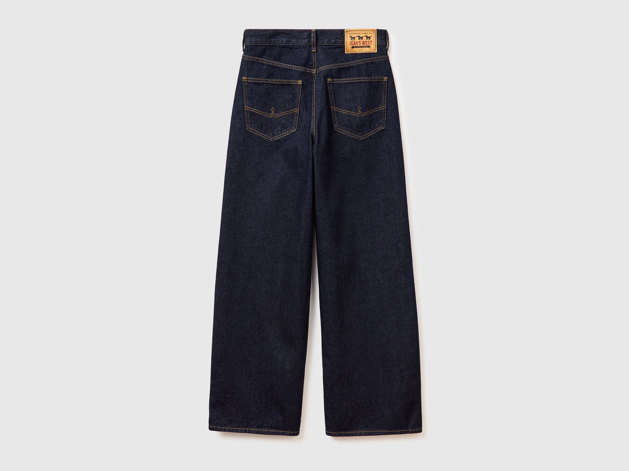 Wide-fit rinse-wash jeans - ucb_image_BS