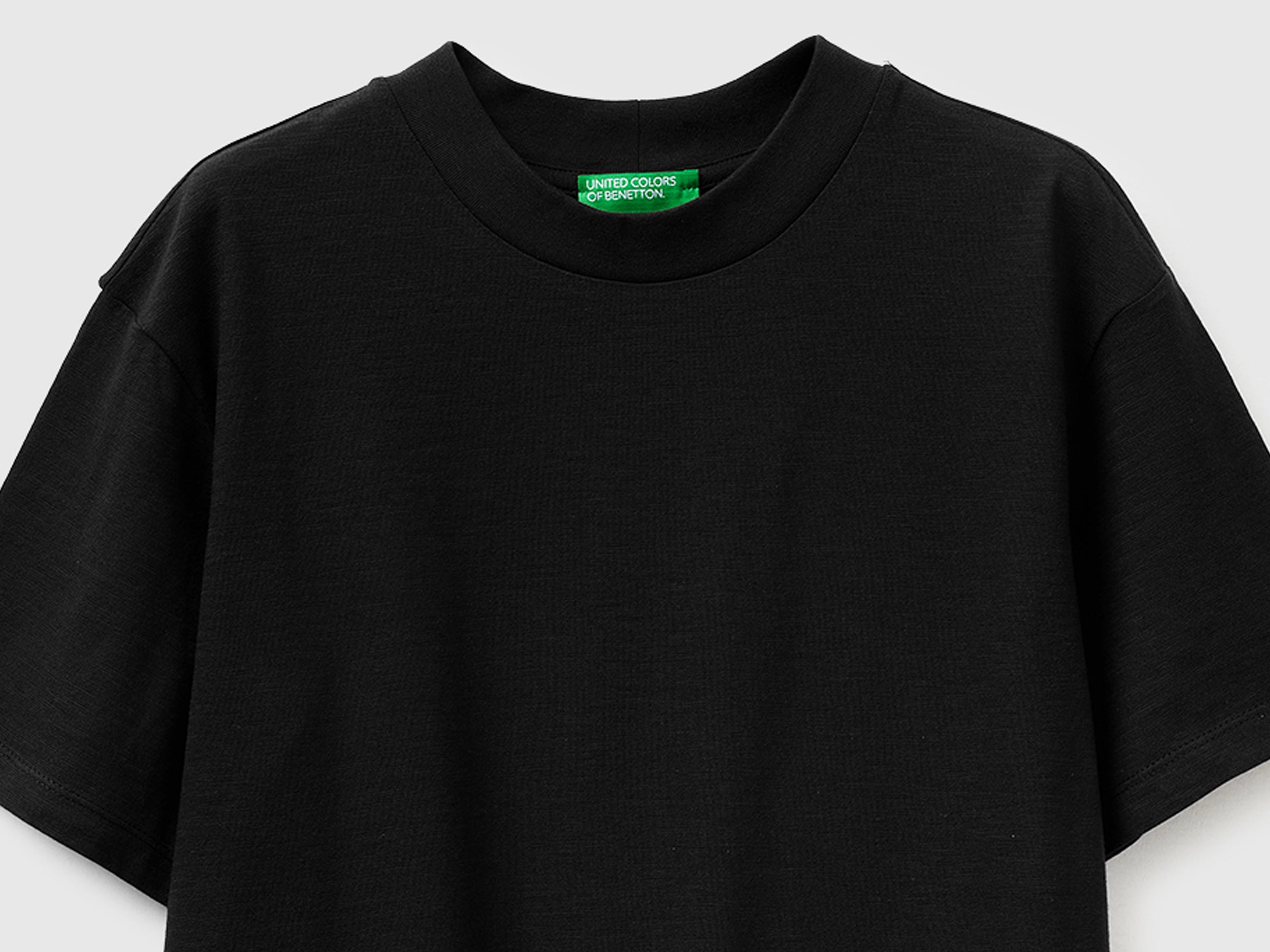 Crew neck t-shirt in lightweight cotton - ucb_image_DS1