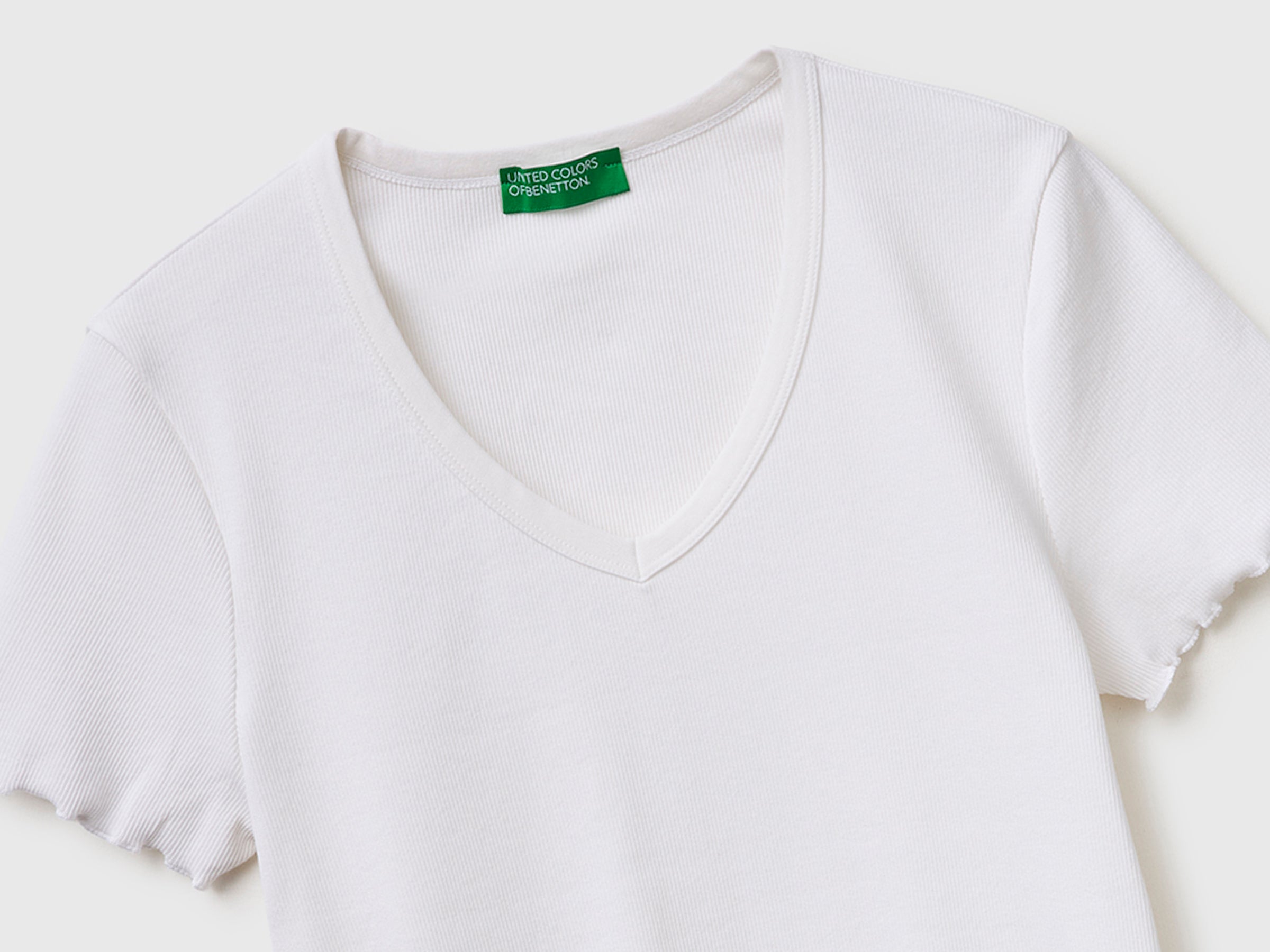 Ribbed V-neck T-shirt - ucb_image_DS1