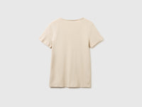 Slim fit t-shirt with V-neck - ucb_image_BS