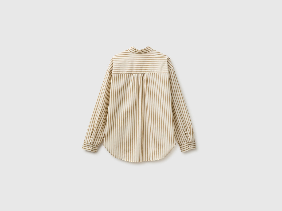 Camisa às riscas com um laço ao pescoço - ucb_image_BS