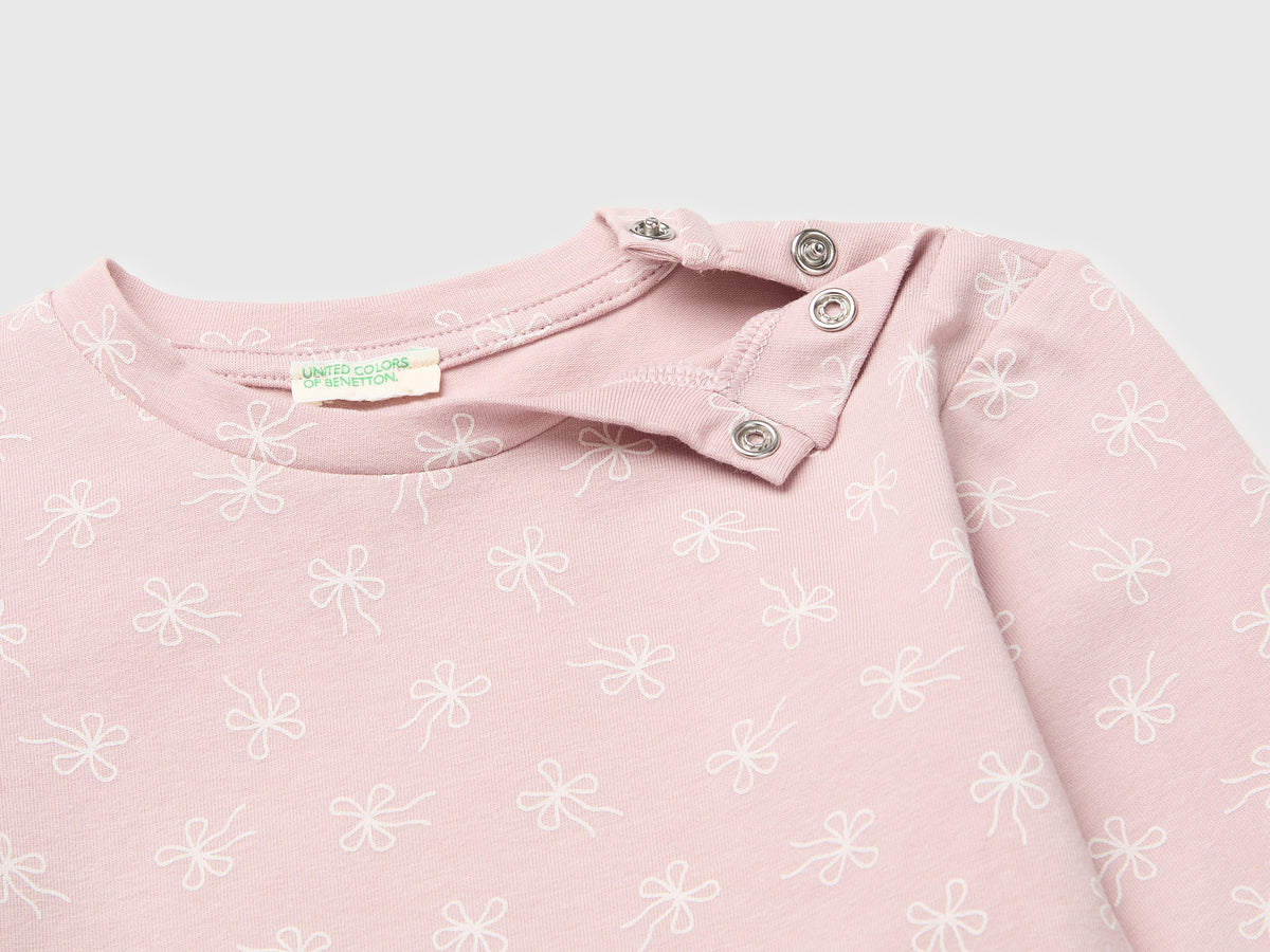 T-shirt com estampa de laços em algodão stretch  - ucb_image_DS1