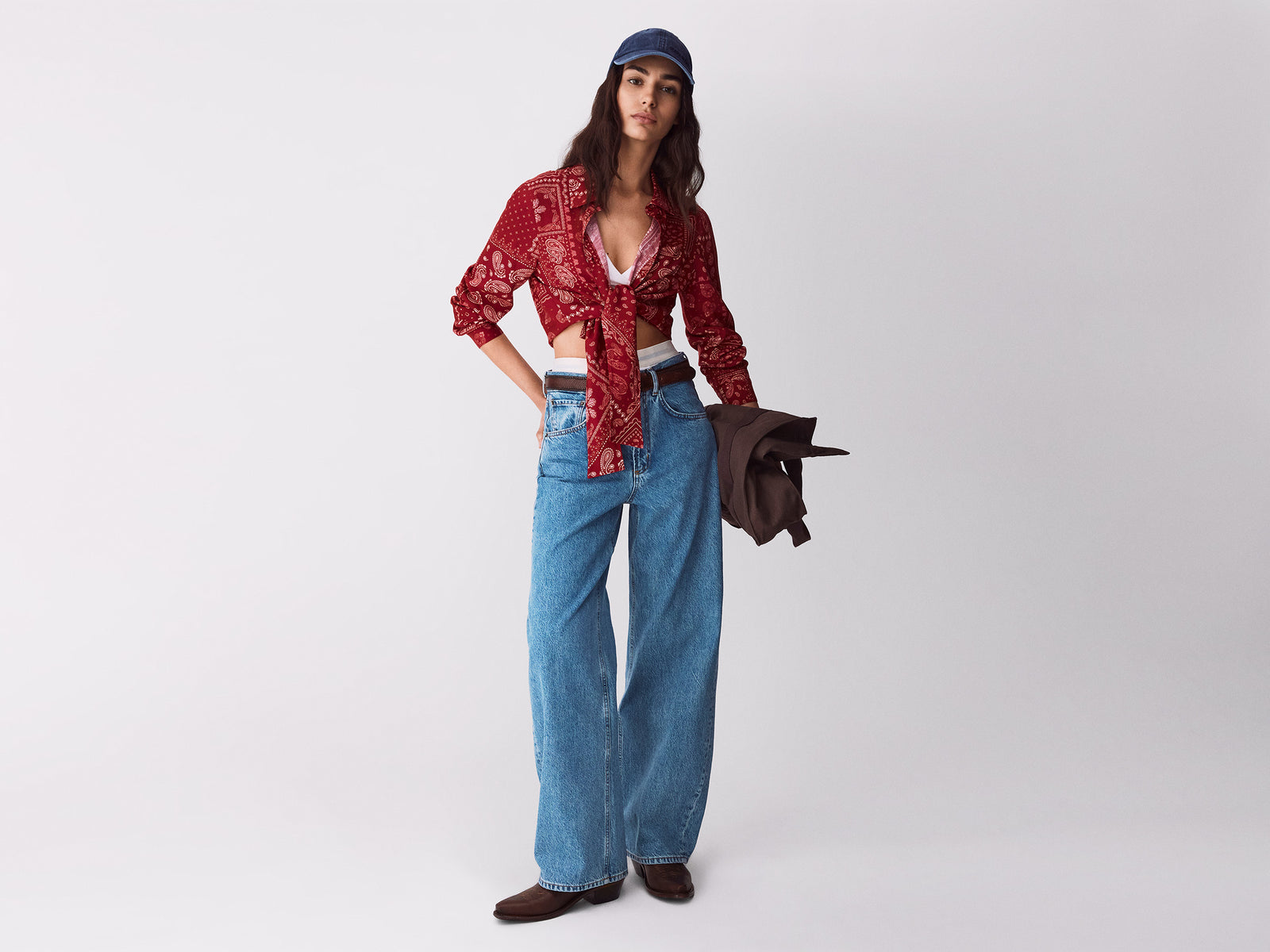 Bandana print shirt with knot