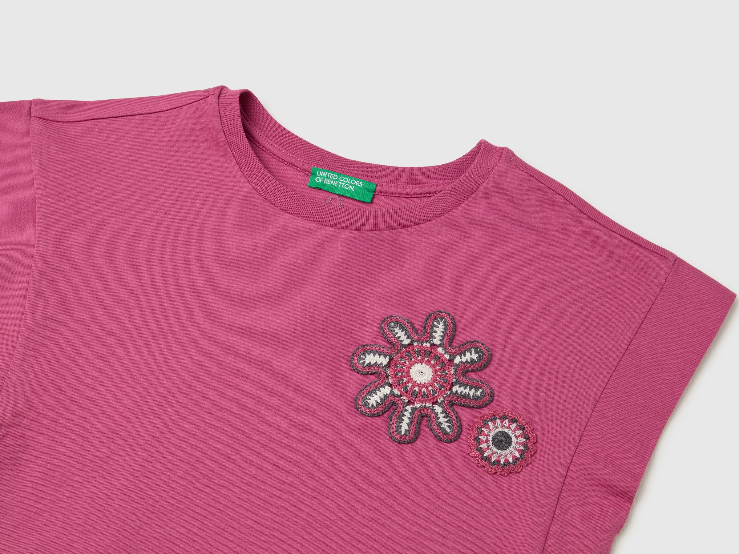 T-shirt sem mangas com bordado  - ucb_image_DS1