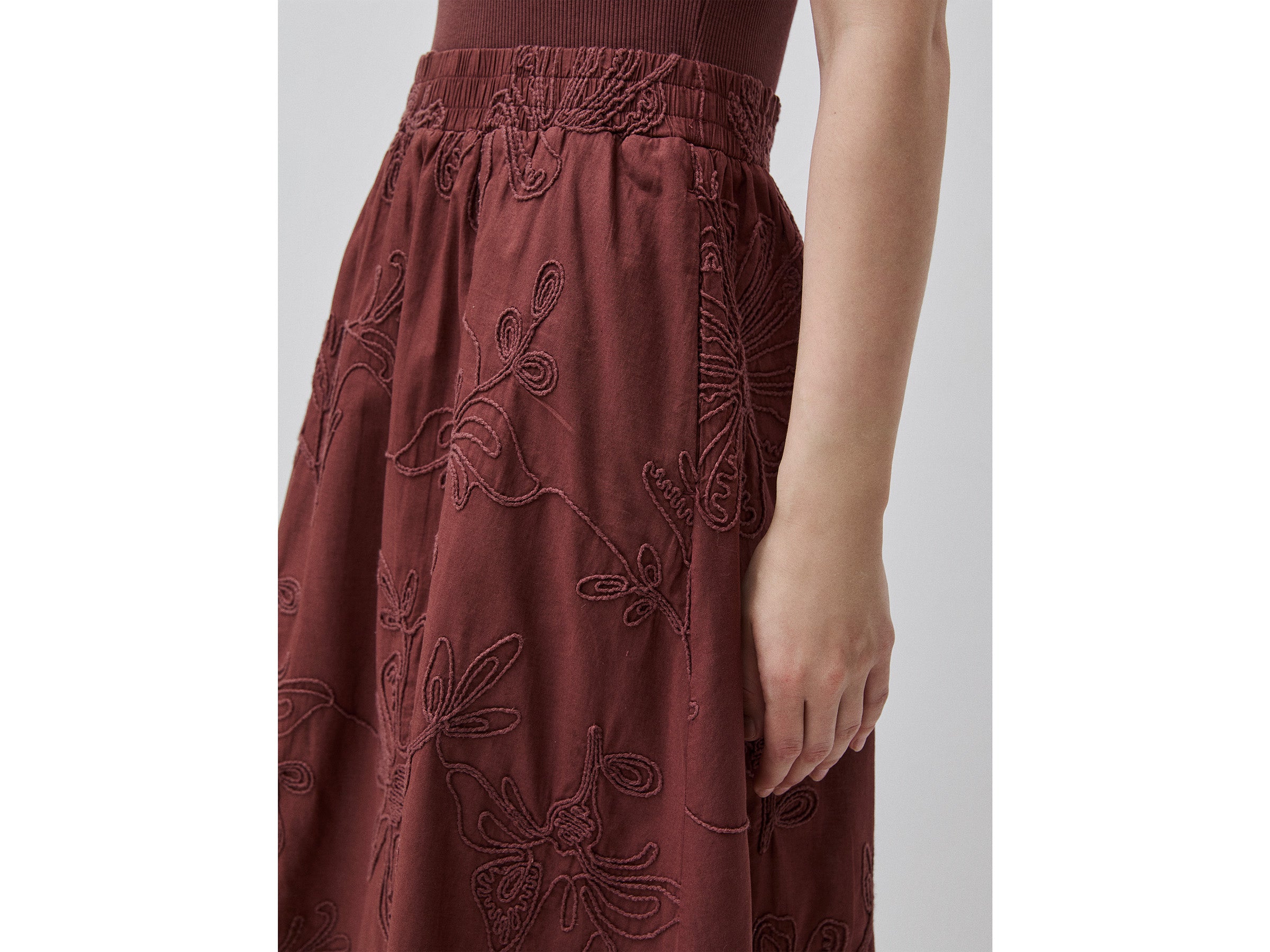 Vestido midi com bordados florais - ucb_image_FY