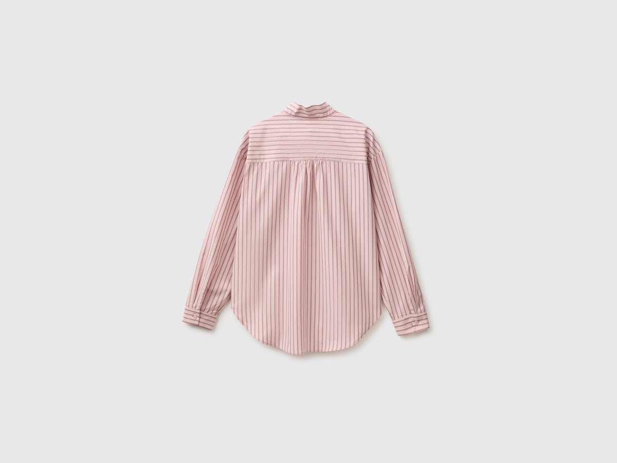 Camisa às riscas com um laço ao pescoço - ucb_image_BS