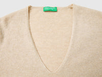 Camisola bege com decote em V em pura lã Merino - ucb_image_DS1