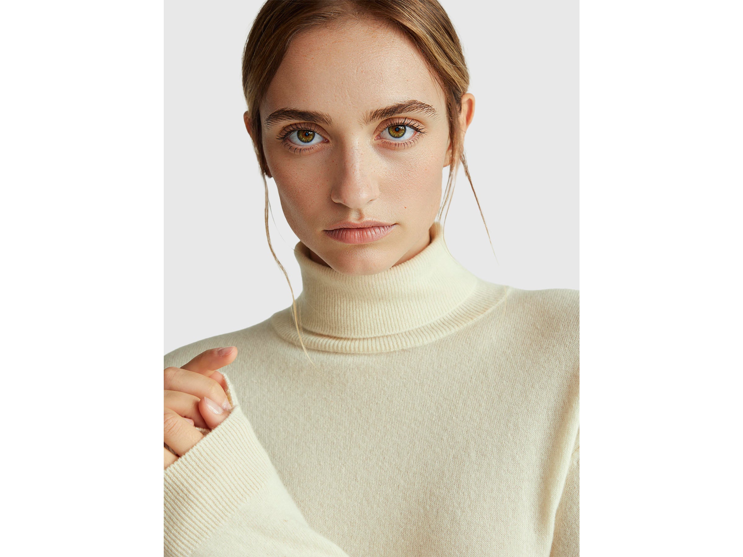 Cream turtleneck sweater in pure Merino wool - ucb_image_FY