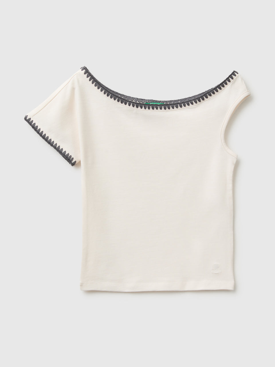 Asymmetrical top - ucb_image_FS