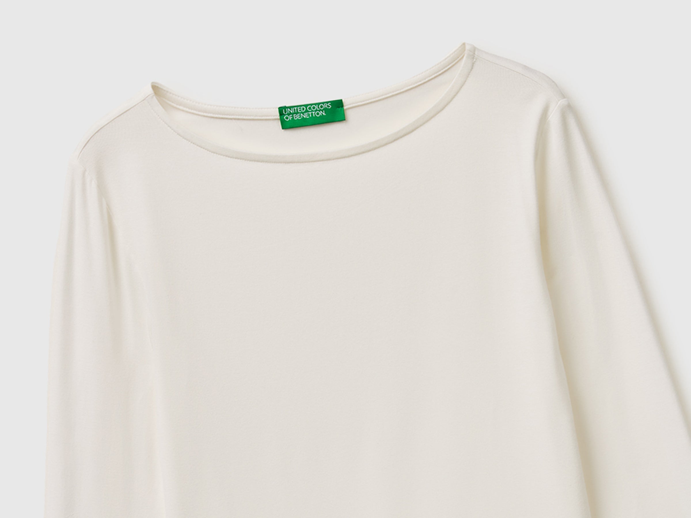 Boat-neck T-shirt - ucb_image_DS1