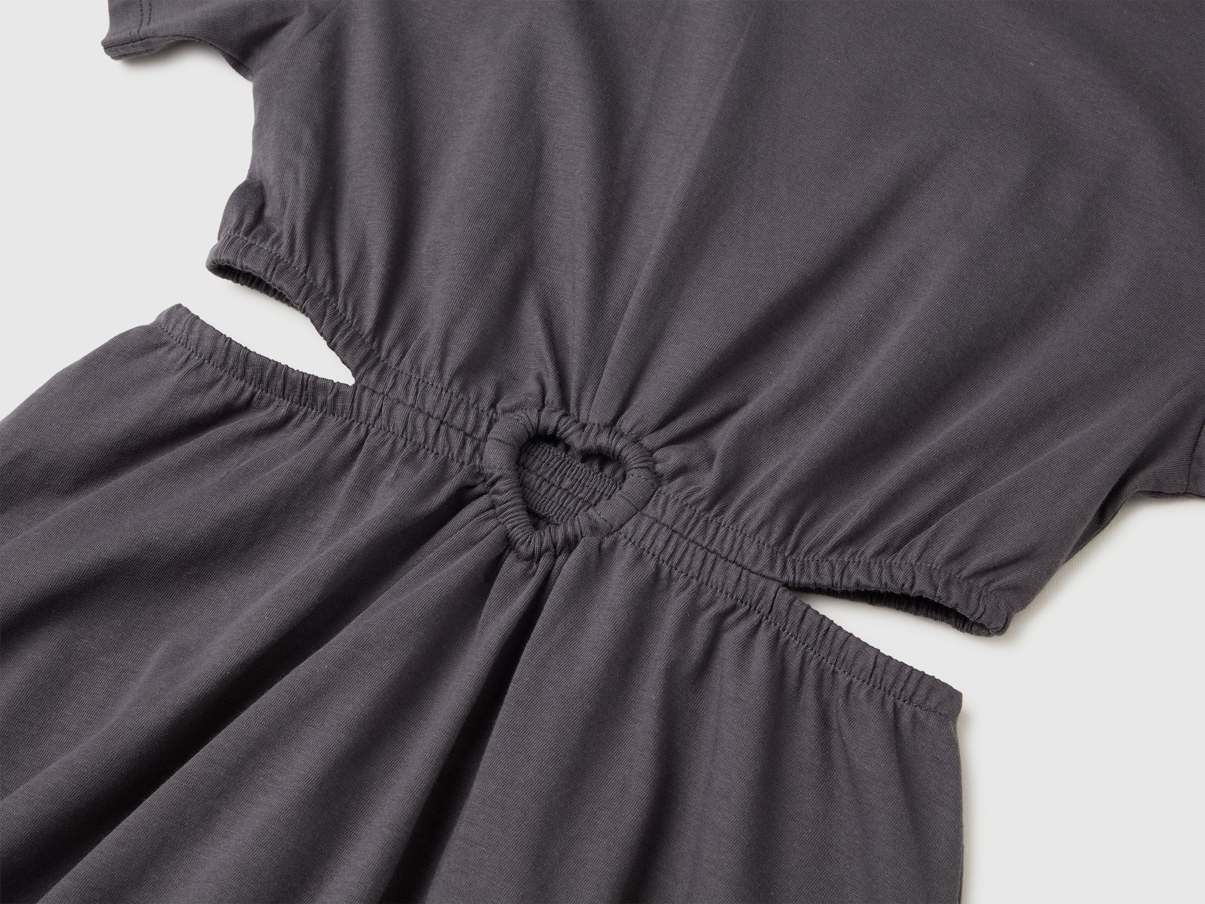 Cut-out dress with heart - ucb_image_DS1