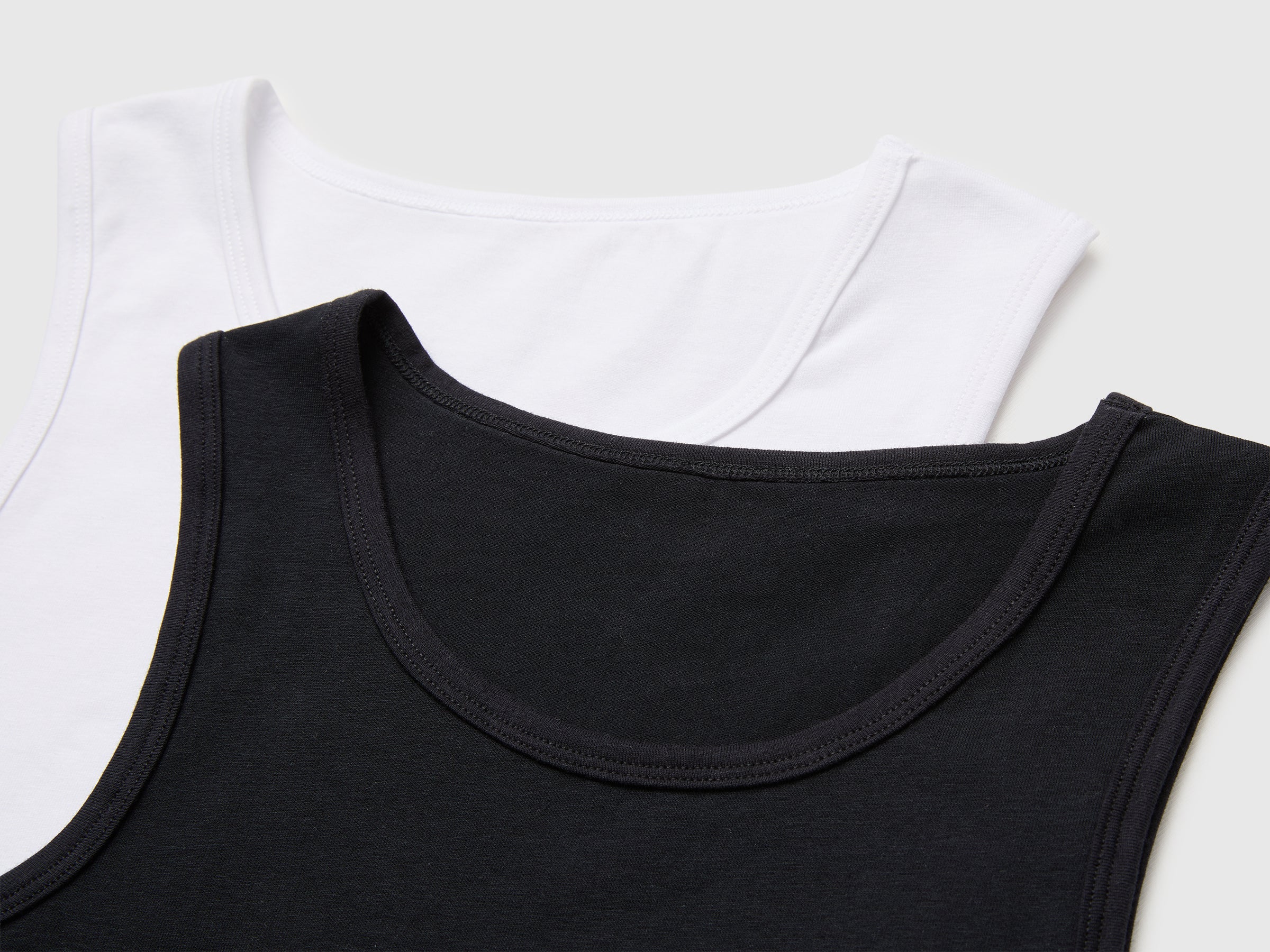 Duas t-shirts sem mangas interiores em algodão stretch - ucb_image_DS1