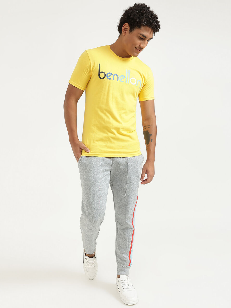 PANELED TRACKS WITH BOLD BRANDING image number null