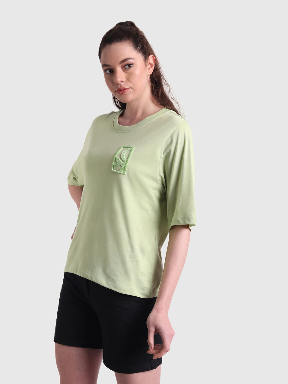 Short sleeved shirt with flock print image number null