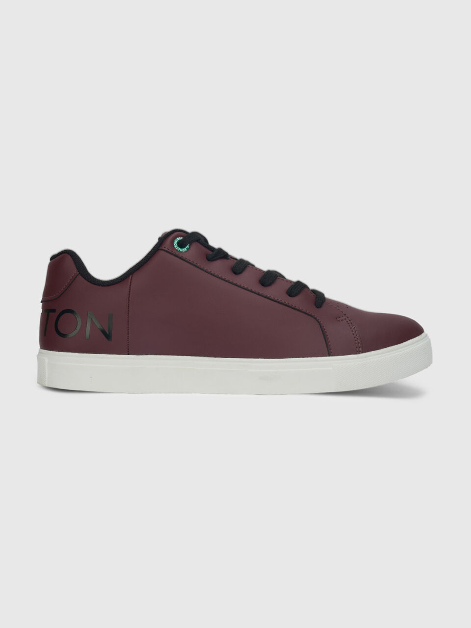 Sneaker With Big Branding image number 1