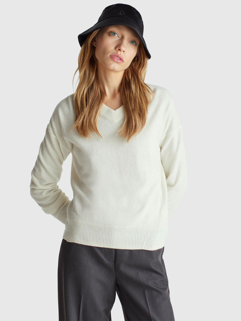 V NECK SWEATER L/S Women image number null