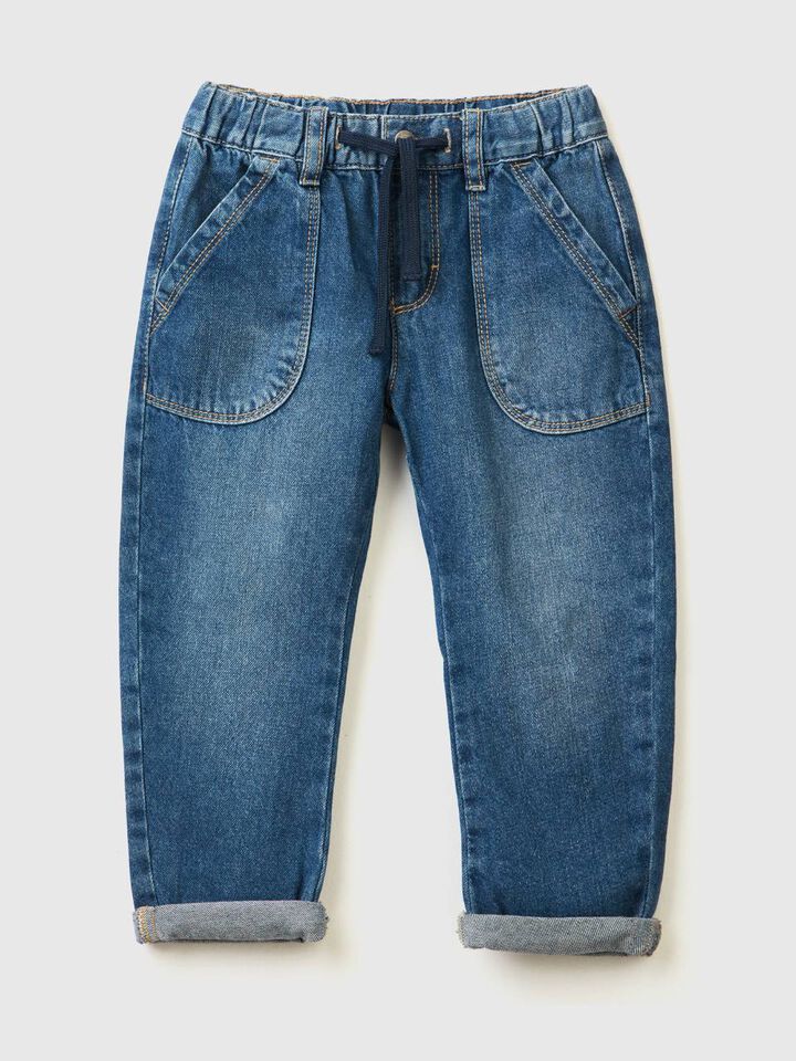 Jeans with maxi pockets in 100% cotton Jeans with maxi pockets in 100% cotton
