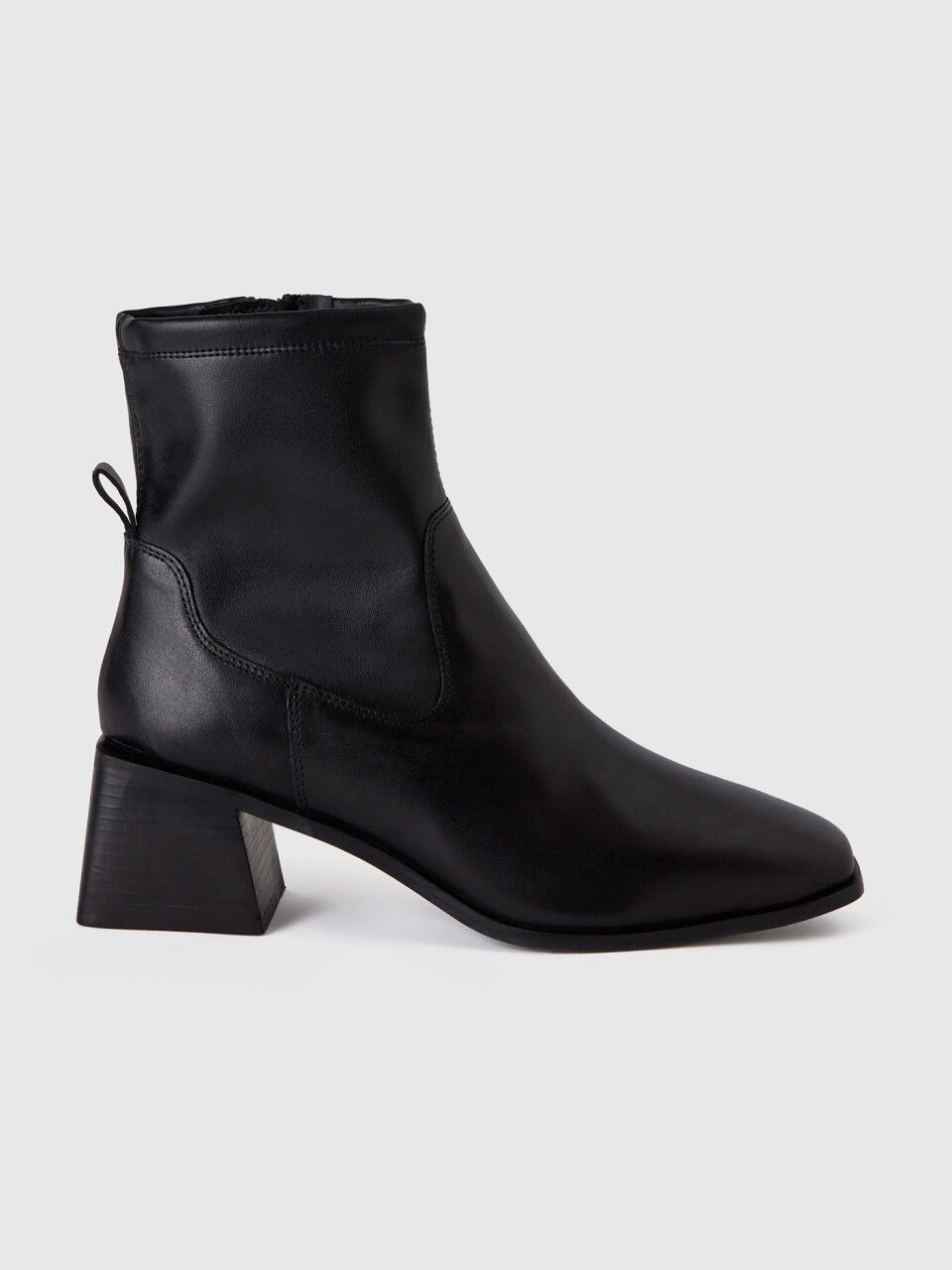 Ankle boots with wide heel
