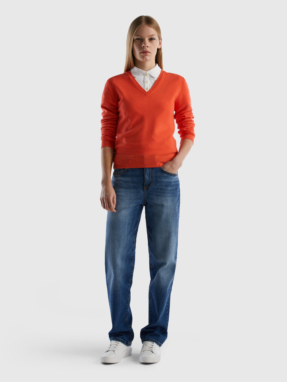 Coral V-neck sweater in pure Merino wool