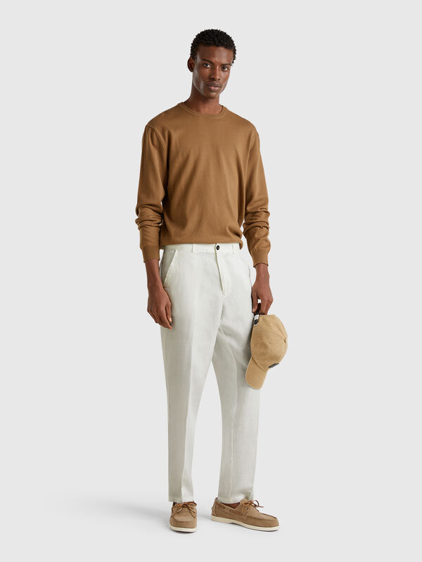 Chinos in pure linen Men