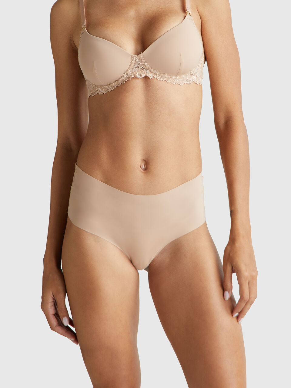 BRIEFS Women image number null