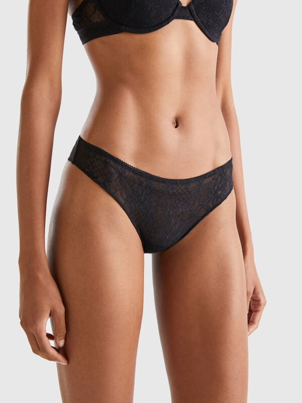 Brazilian underwear in microfiber lace