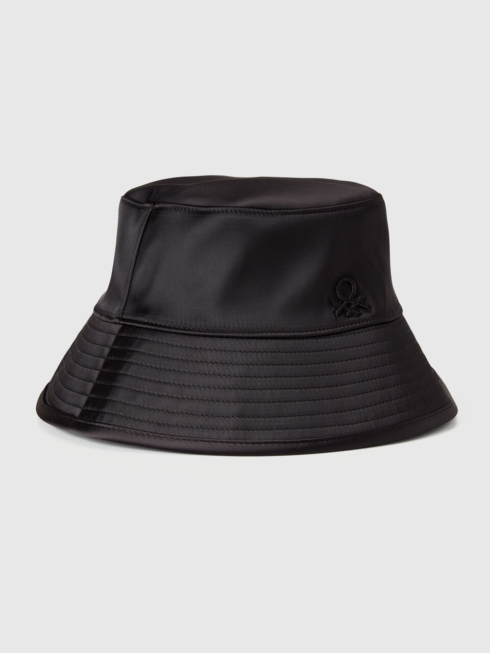 HAT Women image number 1