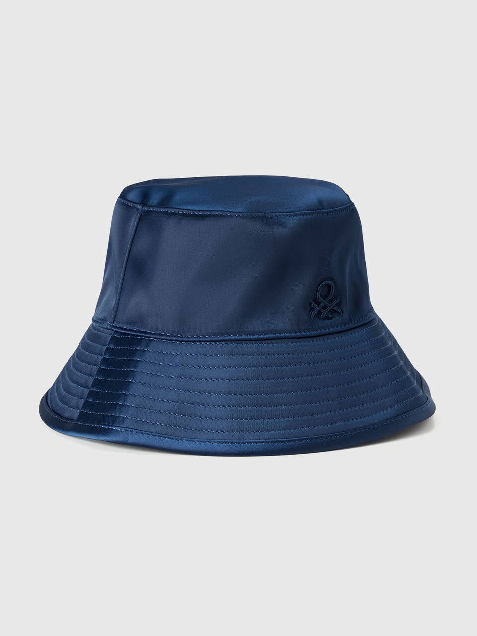 HAT Women image number 1