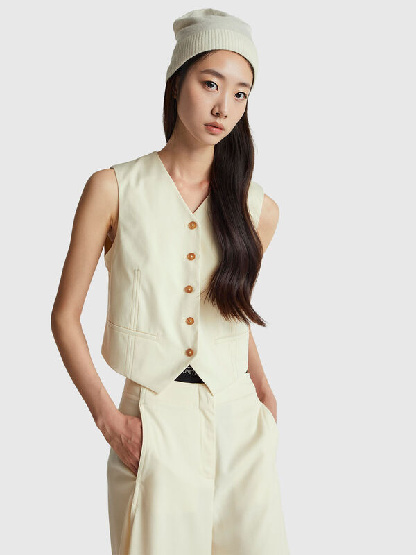 Vest in wool and viscose blend Vest in wool and viscose blend Women