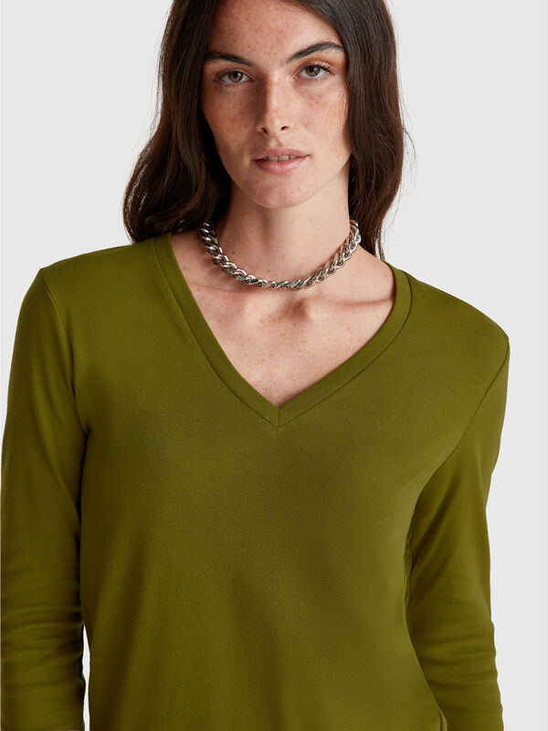 Green t-shirt with V-neck Women