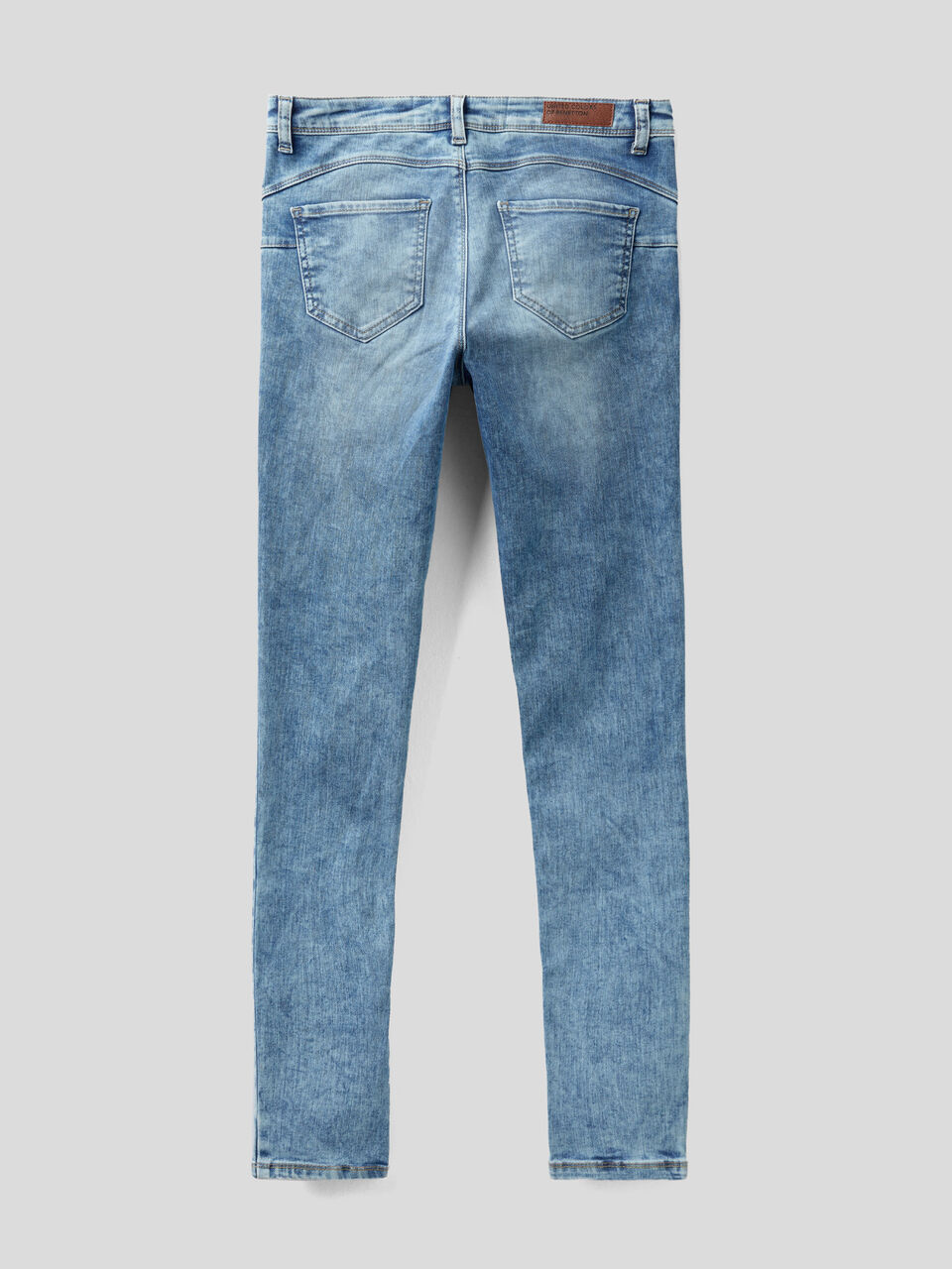 Skinny fit push up jeans image number 2