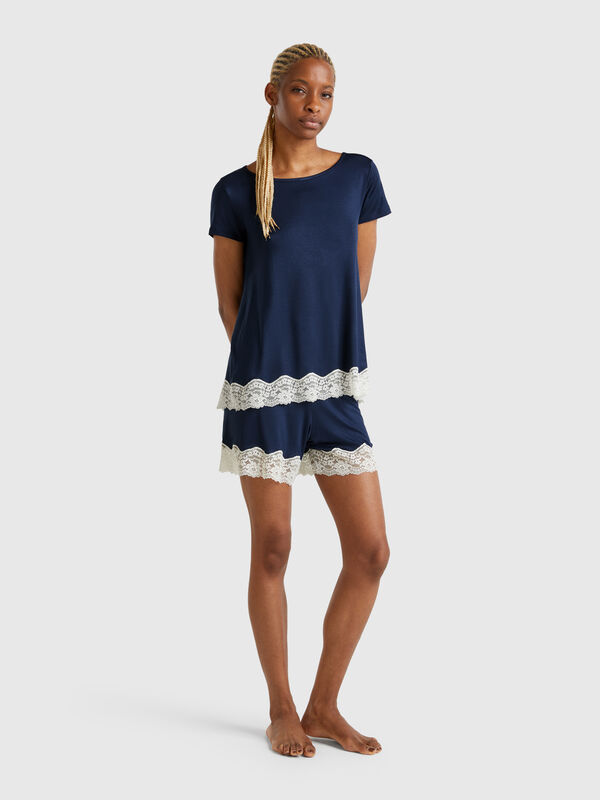 Flowy shorts with lace Women