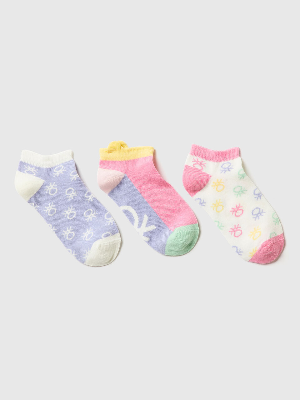 Three pairs of short socks image number 1