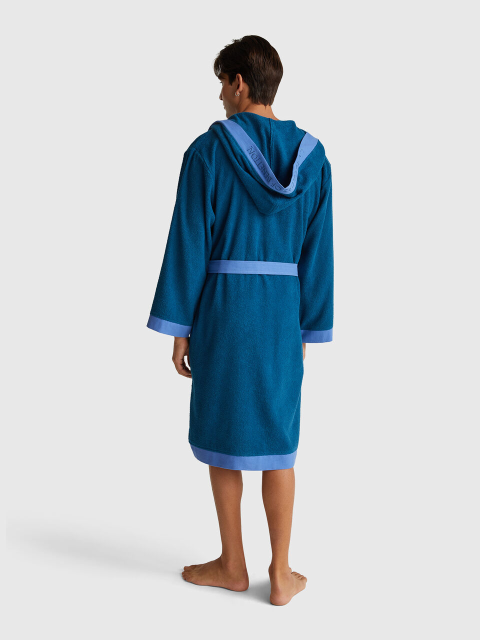 BATH GOWN image number null
