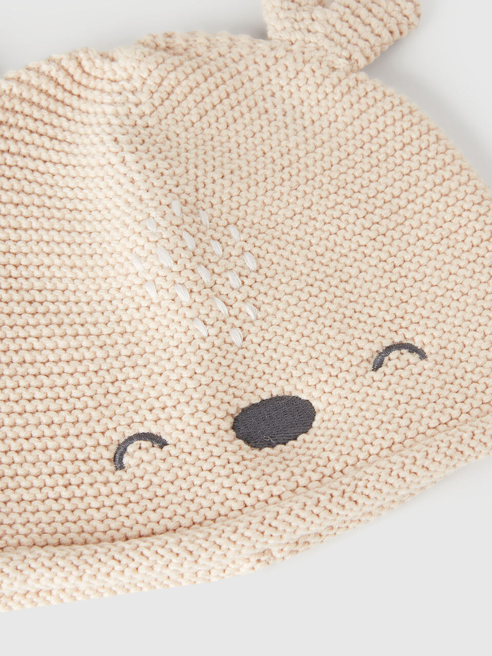 HAT New Born (0-18 months) image number null