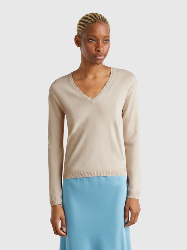 Beige sweater with V-neck Women